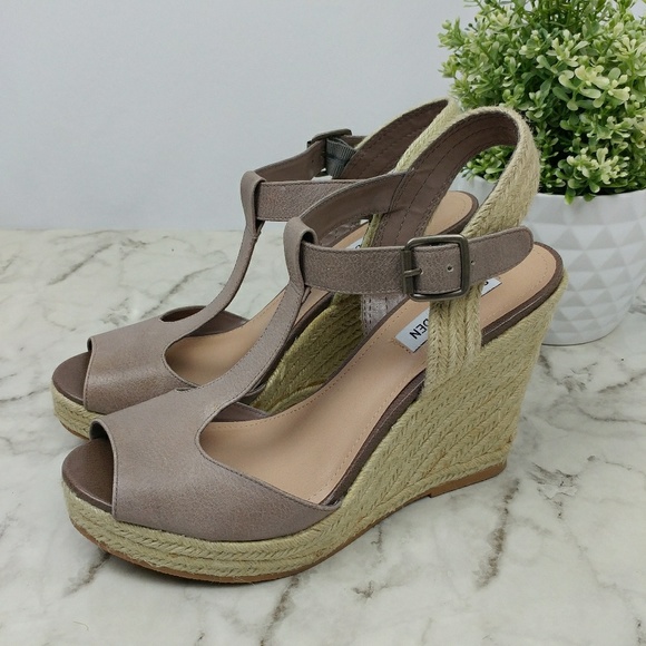 Steve Madden Shoes - SALE🌴Steve Madden Wade  Espadrille

wedge sandals